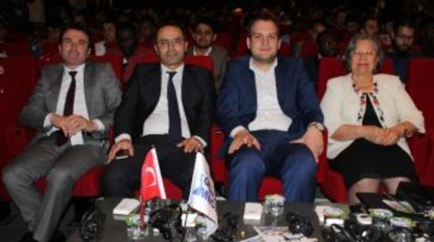 T&uuml;rkiye&rsquo;de Bir İlk; Yabancı &Ouml;ğrencilerle Kariyer Zirvesi Yapıldı