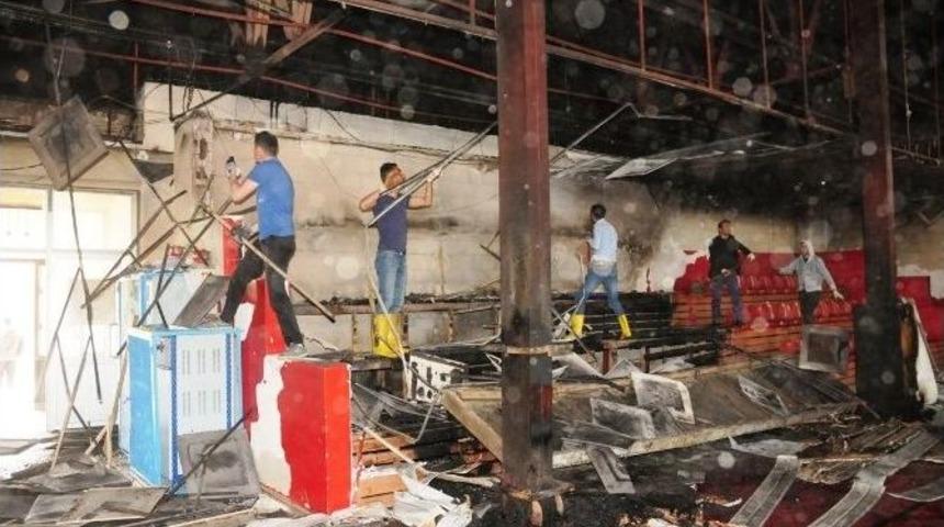 Yakılan Okullarda Tadilat &Ccedil;alışması