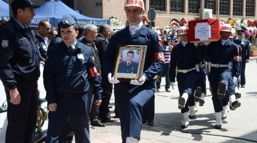 Şehit &Uuml;steğmen Son Yolculuğuna Uğurlanıyor