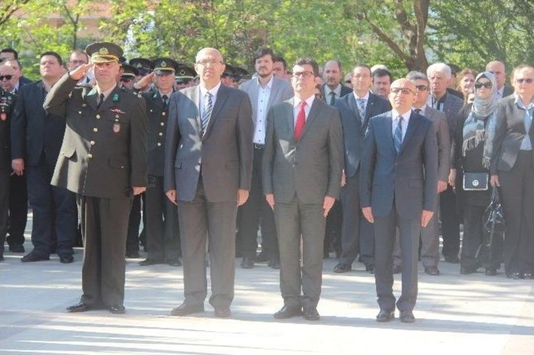 Atat&uuml;rk&rsquo;&uuml;n Bergama&rsquo;ya Gelişi 82. Kez Coşkuyla Kutlandı