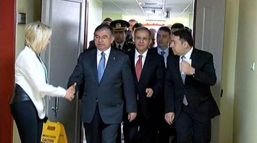 Milli Savunma Bakanı İsmet Yılmaz Kilis&rsquo;te Yaralıları Ziyaret Etti