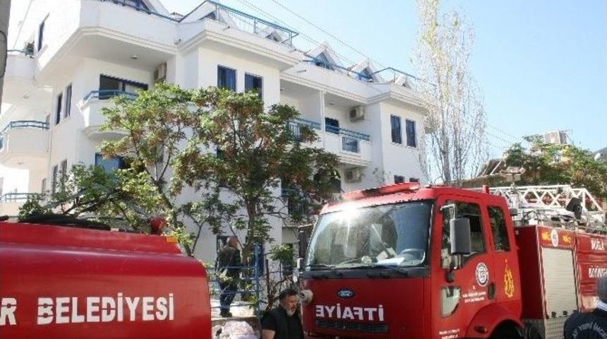 Tost Makinesinden &Ccedil;ıkan Yangın Paniğe Yol A&ccedil;tı