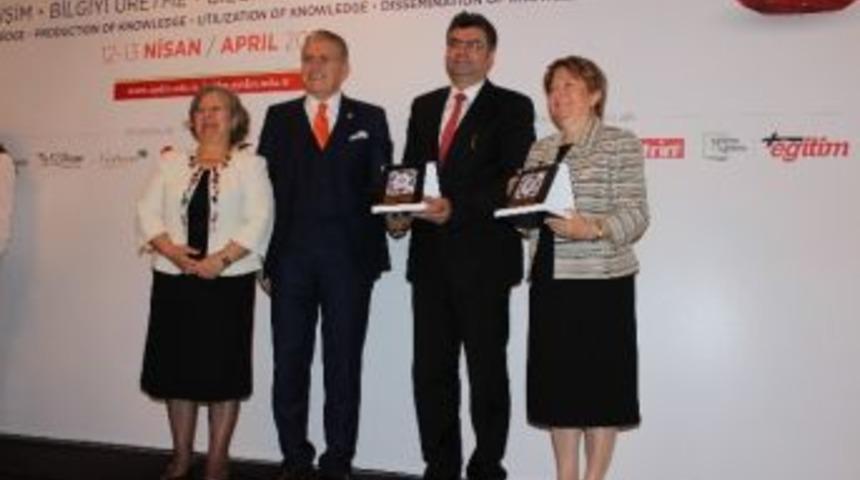 İstanbul Aydın &Uuml;niversitesi Y&uuml;ksek&ouml;ğretimde Yeni Eğilimleri Masaya Yatırdı