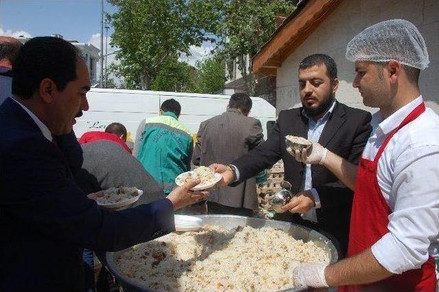 Adıyaman’da 5 Bin Kişiye Pilav Dağıtıldı