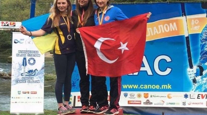 Rize&rsquo;li Bayan Kanocular Branşlarında Bir İlki Ger&ccedil;ekleştirdi