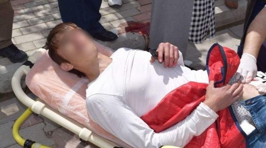 Afyonkarahisar&rsquo;da Bı&ccedil;aklı Kavga: 1 Yaralı