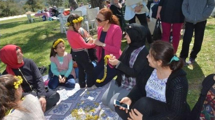 Yunusemreli Bayanlar &lsquo;bahara Merhaba Pikniği&rsquo;nde Buluştu