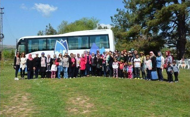 Yunusemreli Bayanlar ‘bahara Merhaba Pikniği’nde Buluştu