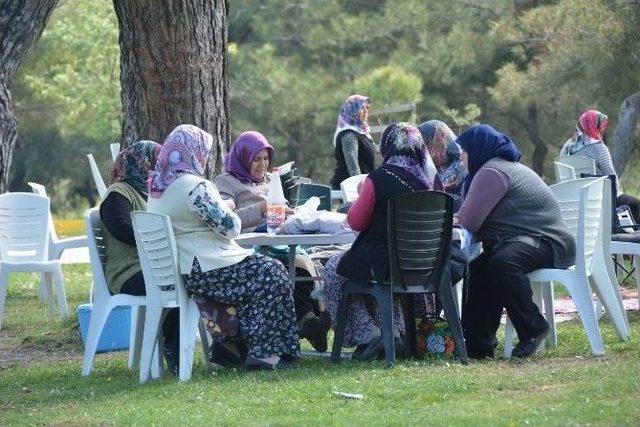 Yunusemreli Bayanlar ‘bahara Merhaba Pikniği’nde Buluştu