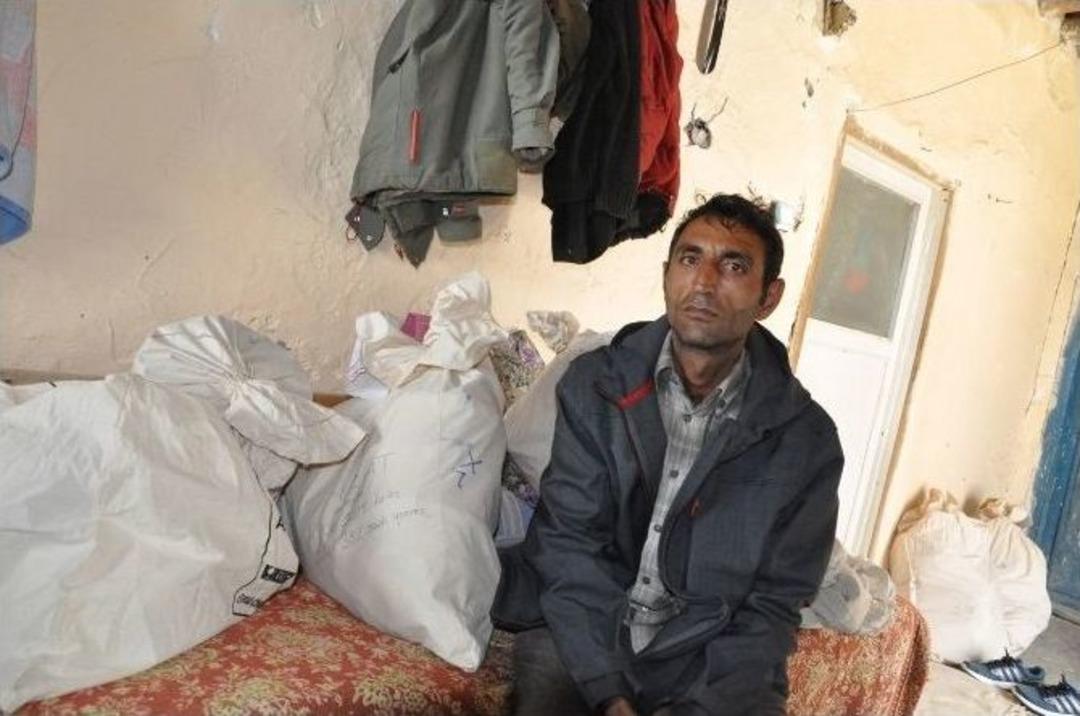 Toplu Mezarlardan &Ccedil;ıkarılan Kemikler Ailelere Teslim Edildi