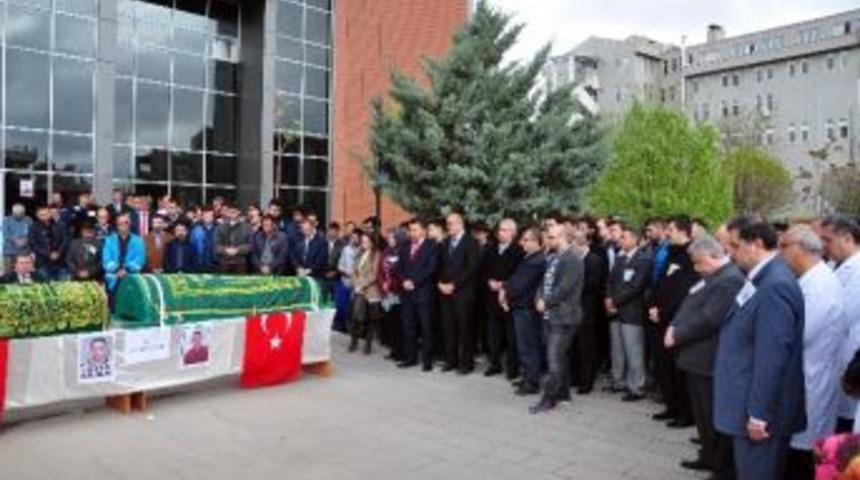 Ne&uuml; Rekt&ouml;r&uuml; Şeker&rsquo;den Vefat Eden Tıp &Ouml;ğrencileri İ&ccedil;in Taziye Mesajı