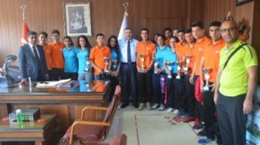 Başarılı Sporcular Mutluluklarını Paylaştı