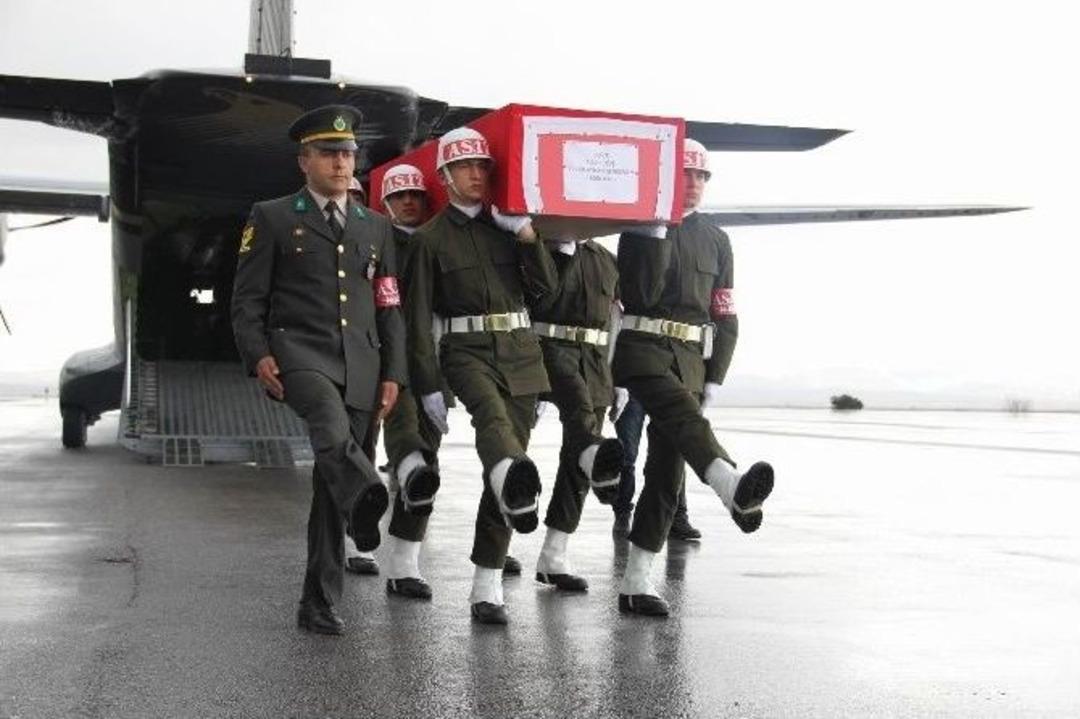 Şehit Astsubay Memleketi Sivas&rsquo;ta G&ouml;zyaşlarıyla Karşılandı