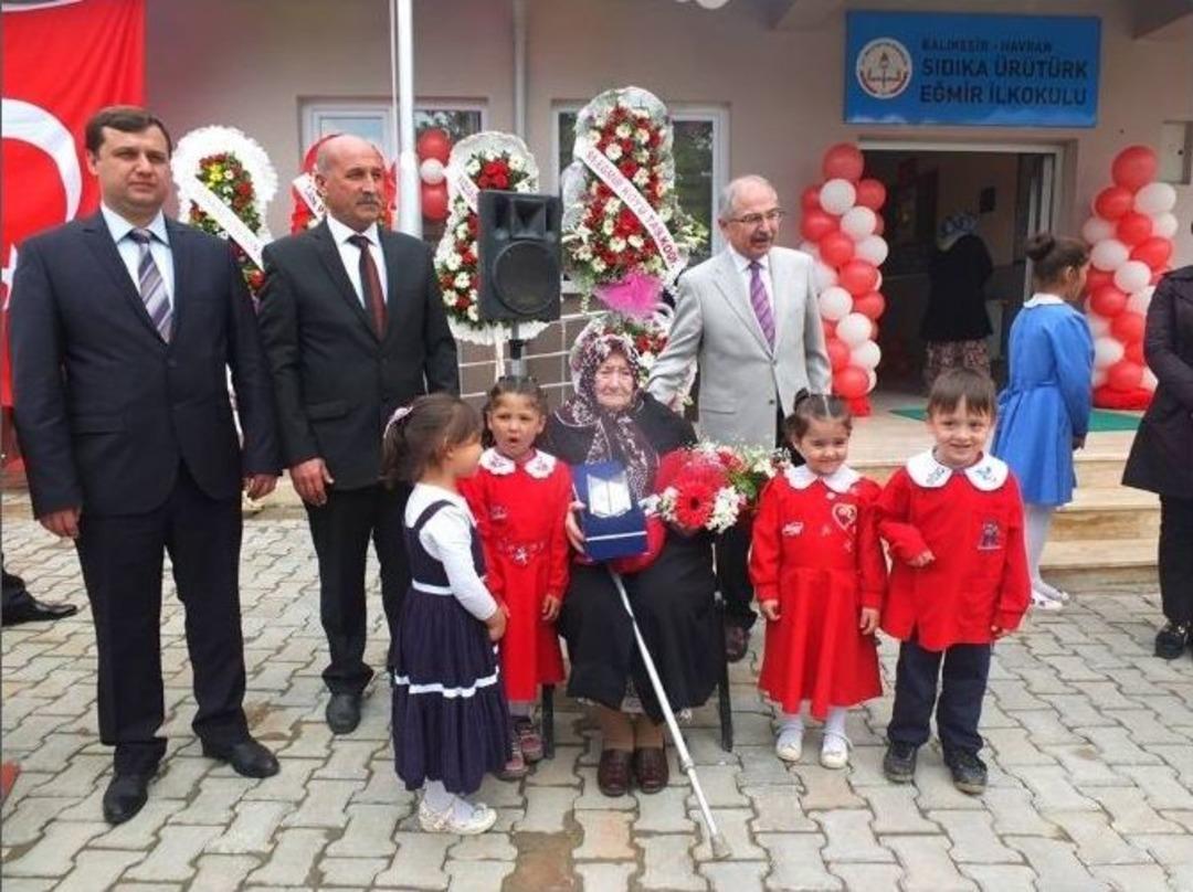 Hayırsever Havran&rsquo;a Bir Okul Hediye Etti