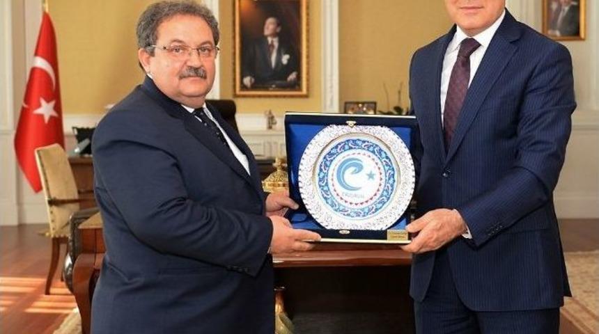 Rekt&ouml;r Doğru, Vali Altıparmak&rsquo;ı Ziyaret Etti