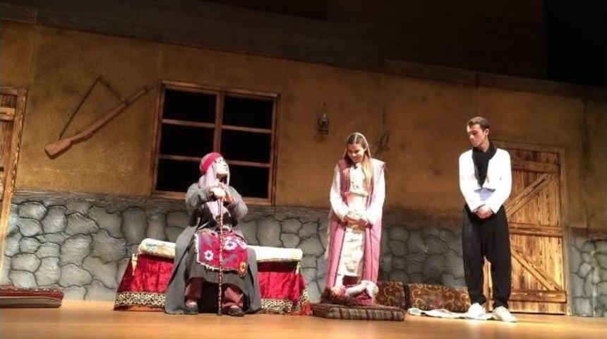 Bozüyük Belediyesi Tiyatro Grubu “töre” İle Seyirci Karşısına Çıkıyor