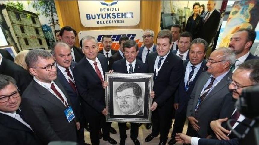 Başbakan Davutoğlu&rsquo;ndan, Denizli B&uuml;y&uuml;kşehir Belediyesi&rsquo;ne &Ouml;d&uuml;l