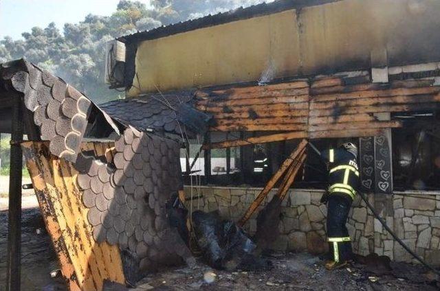 Nazilli’deki Yangında İşyeri Küle Döndü