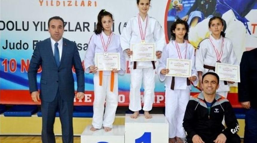 Trabzon&rsquo;a &ldquo;61&rdquo; Puanla Gelen Şampiyonluk