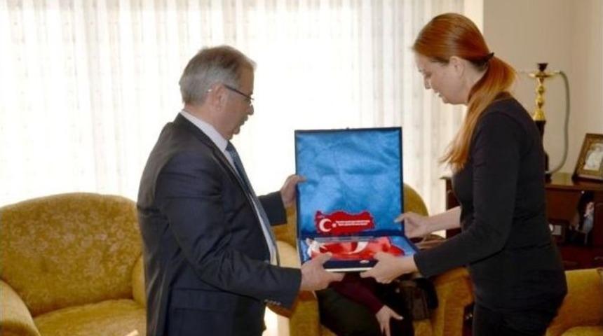 Başkan &Ouml;zacar&rsquo;dan Şehit Astsubay G&uuml;l&uuml;nay&rsquo;ın Ailesine Taziye Ziyareti