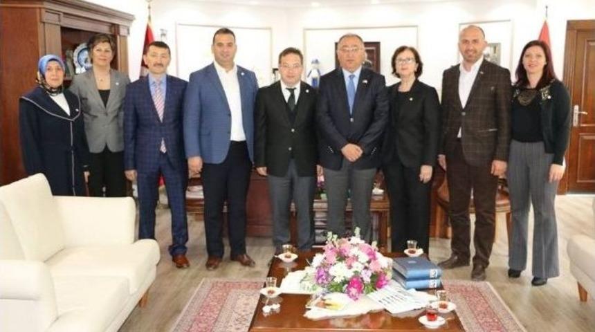 Salman&rsquo;a Yeşilay Rozeti