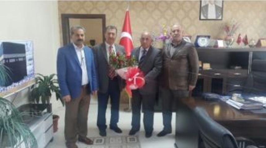 Kent Konseyi Kutlu Doğum Haftası Nedeniyle İl M&uuml;ft&uuml;s&uuml; &Ouml;zt&uuml;rk&rsquo;&uuml; Ziyaret Etti