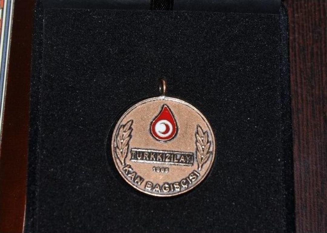 10 Kez Kan Bağışı Yapan 2 Kişi Ye Bronz Madalya Verildi