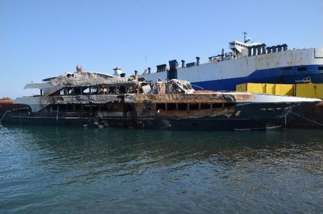 &Uuml;nal Aysal&rsquo;ın Milyonluk Yatı Hurdaya Ayrılmak &Uuml;zere Aliağa&rsquo;da