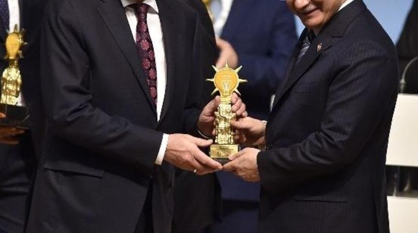 Ankara B&uuml;y&uuml;kşehir&rsquo;e &ldquo;gen&ccedil;lik Hizmetleri&rdquo; &Ouml;d&uuml;l&uuml;