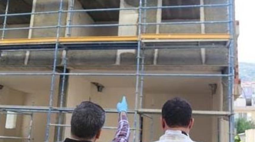 İkinci Kattan D&uuml;şen İnşaat İş&ccedil;isi Yaralandı