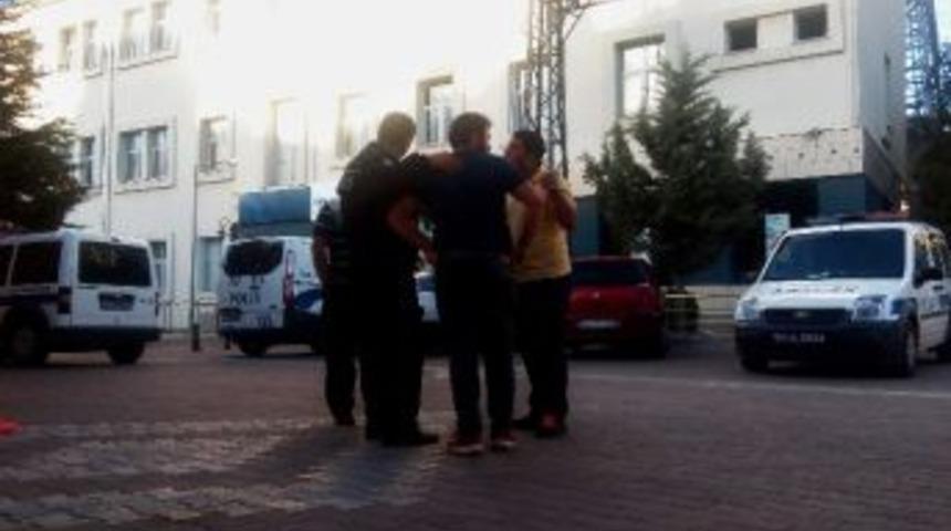 Seyyar Satıcıdan Zabıtaya Saldırı