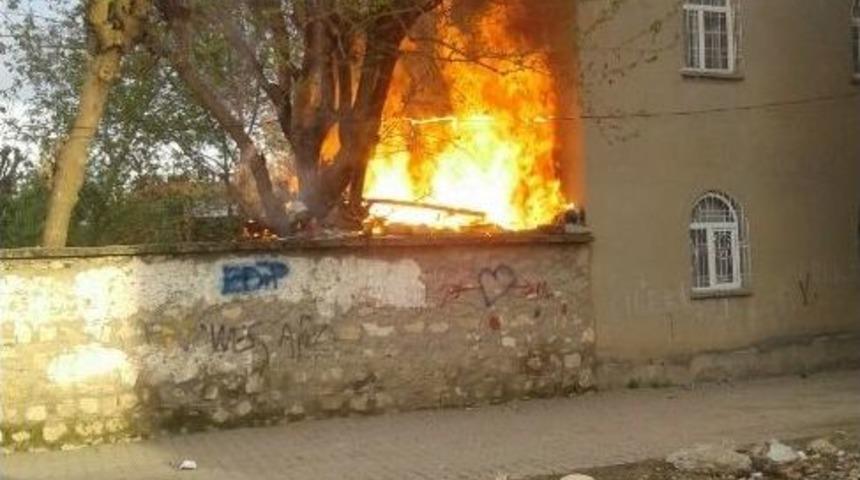 &Ccedil;ocukların Ateşle Oyunu Bah&ccedil;eyi Yaktı