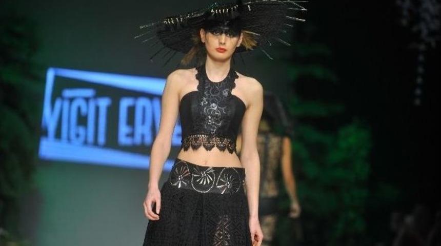 Yiğit Eryendi, Koleksiyonuyla İzmirlileri B&uuml;y&uuml;ledi