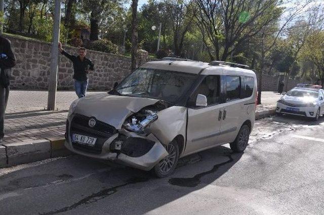 Uşak’ta Trafik Kazası: 1 Yaralı