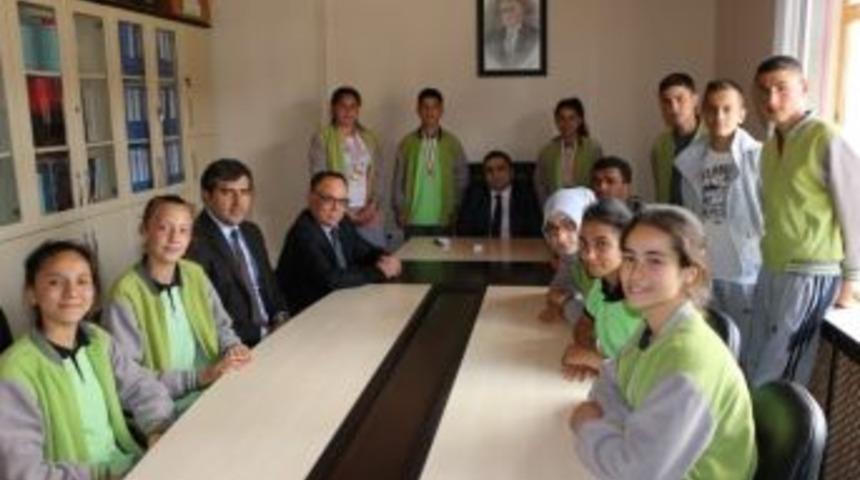 Başarılı Sporcular Kaymakam Karaaslan&rsquo;ı Ziyaret Ettiler