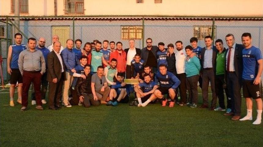 Yunusemre Belediyespor&rsquo;a &lsquo;tatlı&rsquo; S&uuml;rpriz