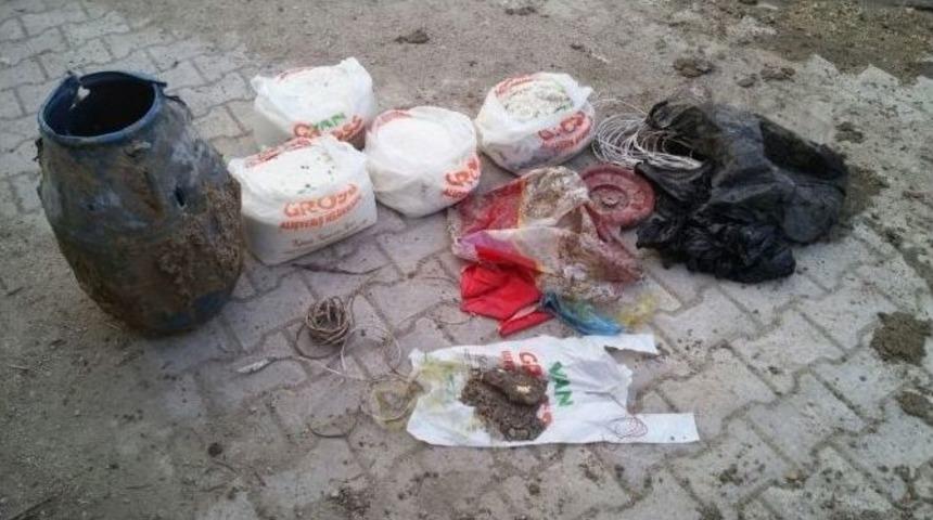 Kilit Taşları Altında Bomba Malzemesi Bulundu