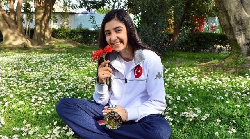 İzmirli Judocu &Ccedil;i&ccedil;ek Aky&uuml;z Avrupa Şampiyonu