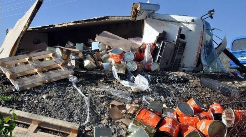 Kızartma Yağı Y&uuml;kl&uuml; Kamyon Devrildi: 1 Yaralı