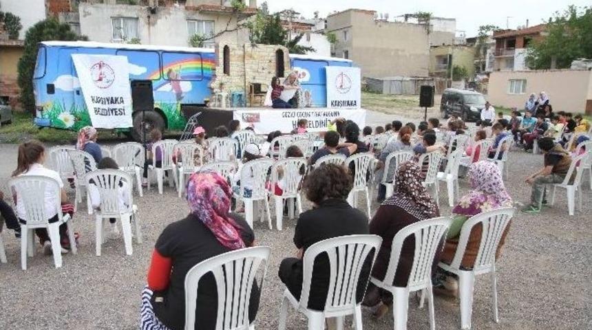 Karşıyaka&rsquo;da Tiyatro Sevgisi Sokağa Taşındı
