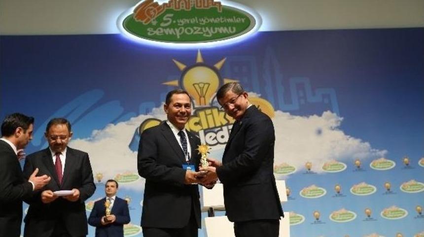 Başkan Uysal&rsquo;a Gen&ccedil;lik Ve Belediye Yarışmasında J&uuml;ri &Ouml;d&uuml;l&uuml;