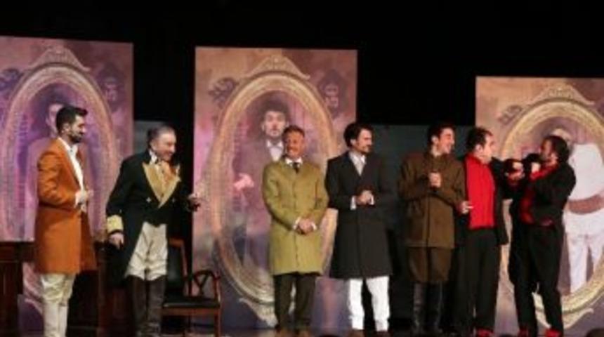 Başkan Yaşar Usta Tiyatroculara Kapılarını A&ccedil;tı