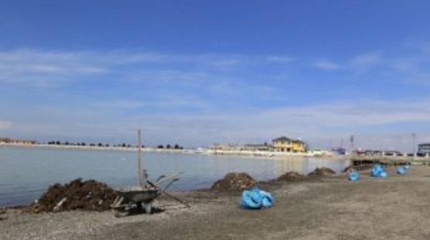 Van G&ouml;l&uuml;&rsquo;nde 5 Ton &Ccedil;&ouml;p Toplandı