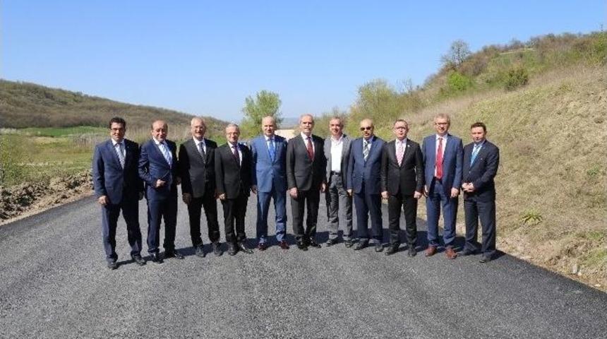 İneg&ouml;l&rsquo;de K&ouml;y Yolları Asfaltlanıyor