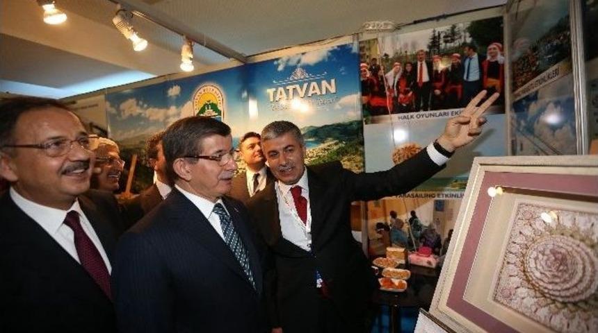 Başbakan Davutoğlu&rsquo;ndan Tatvan Belediyesi&rsquo;ne &Ouml;d&uuml;l&uuml;