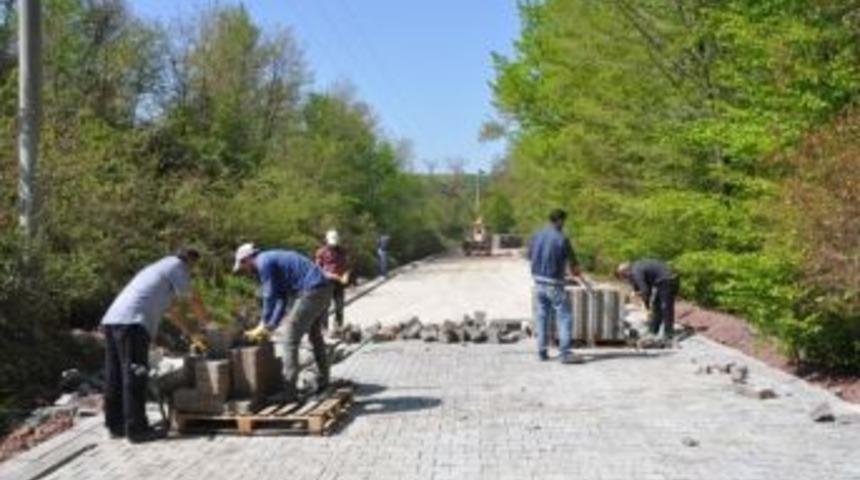 İzmit Ortaburun K&ouml;y&uuml; Yolu Parke Taşı İle Kaplanıyor