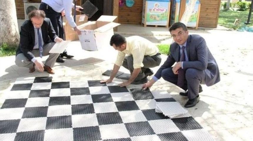 Sarıg&ouml;ll&uuml; Minikler İ&ccedil;in Satran&ccedil; Alanı Yapıldı