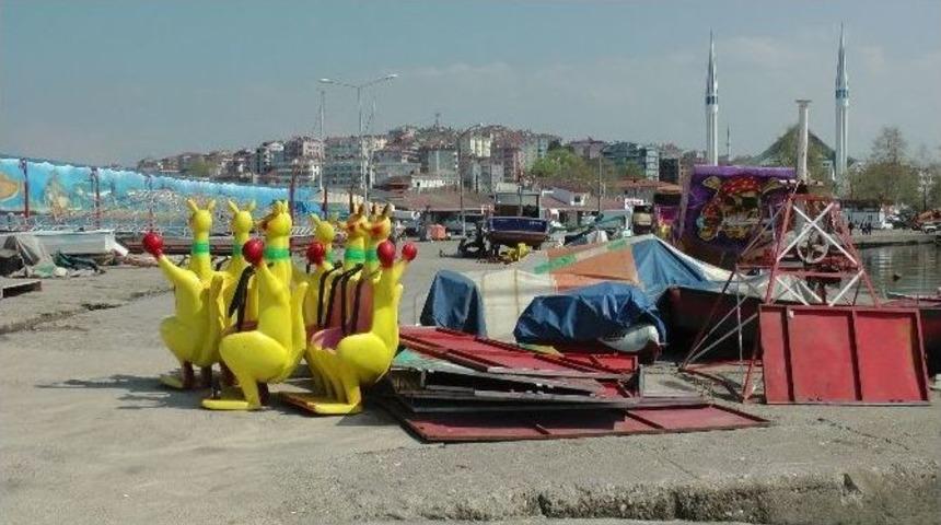 Ak&ccedil;akoca&rsquo;da Balık&ccedil;ı Barınağına Lunapark Kuruluyor