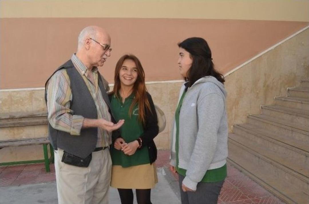 Lise &Ouml;ğrencileri Huzurevi Sakinleri İle Buluştu