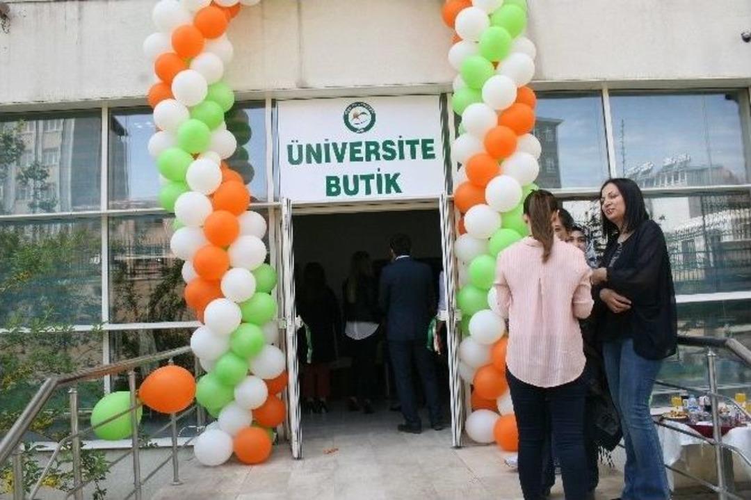 Iğdır &Uuml;niveritesi&rsquo;nde Askıda Elbise D&ouml;nemi
